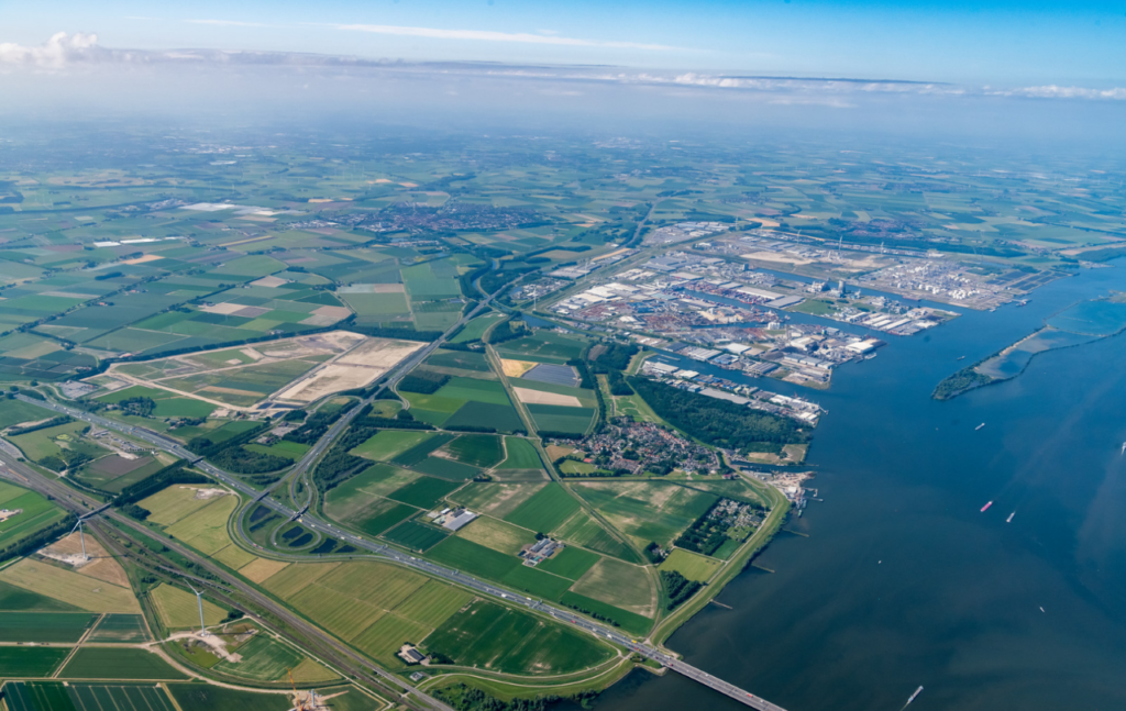 Luchtfoto Port of Moerdijk - Paul Martens
