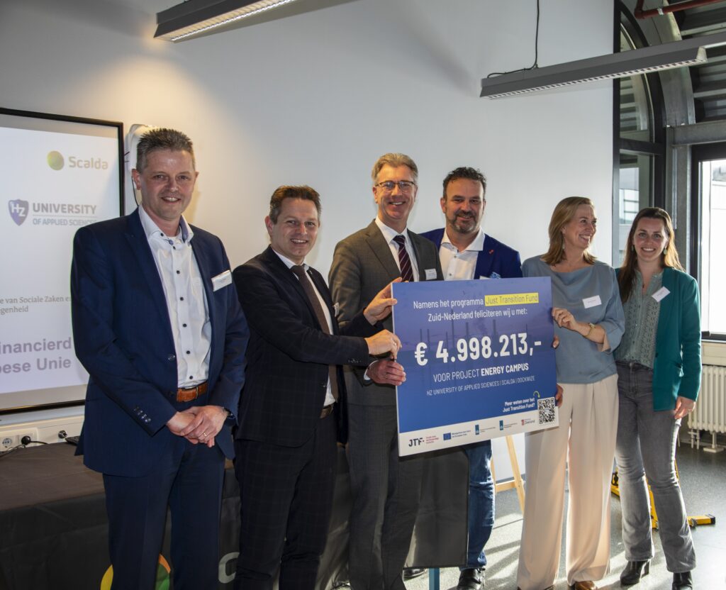 Uitreiking cheque aan project Energy Campus