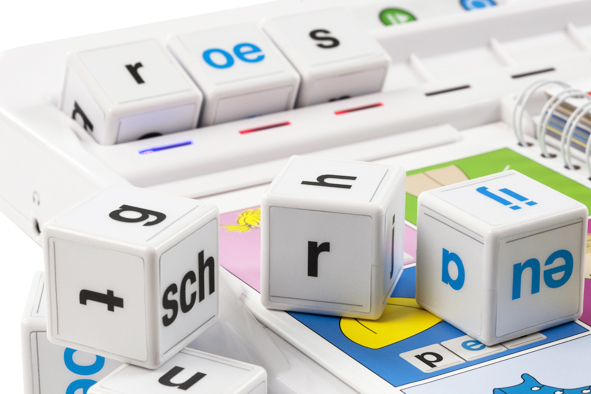 Ontwikkeling van educatieve en interactieve letterblokken