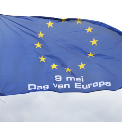 Europese vlag met de tekst Dag van Europa er op